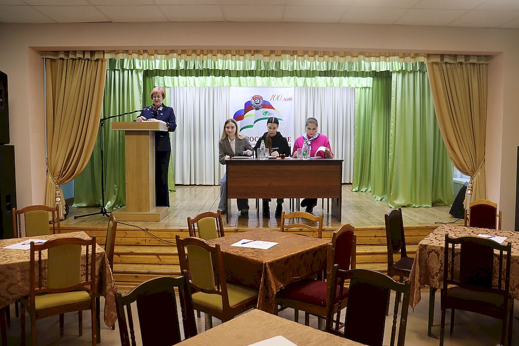 на сцене ведущие и председатель Мордовской РО ВОС