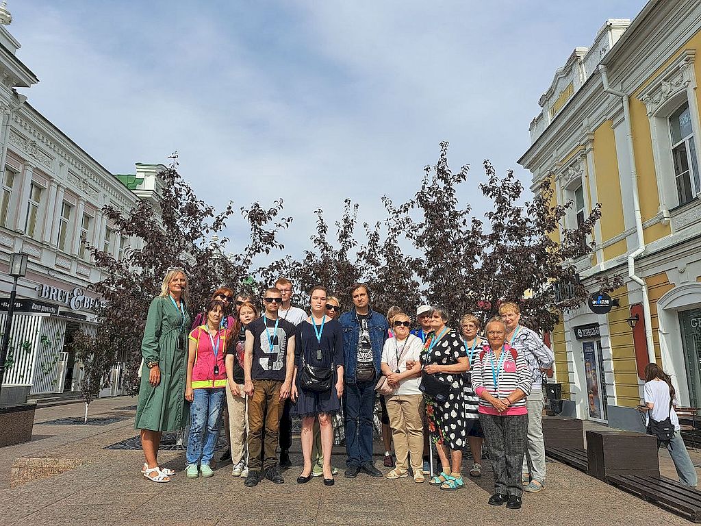 Общая фотография участников экскурсии на Любинском проспекте.