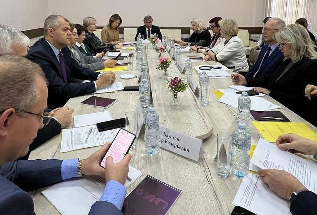 участники дискуссии