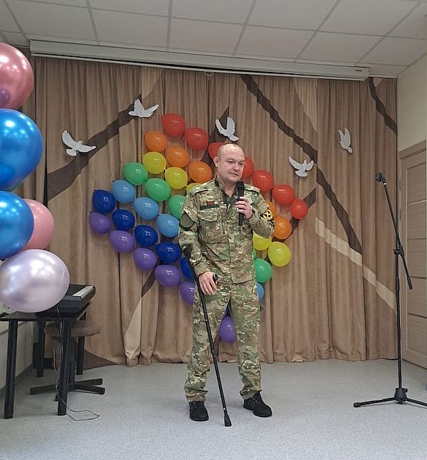 спикер в военной форме