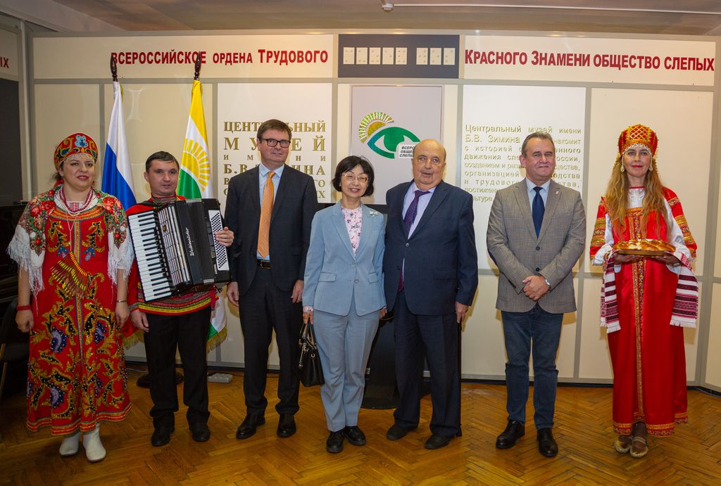 участники мероприятия в Центральном музее ВОС имени Зимина