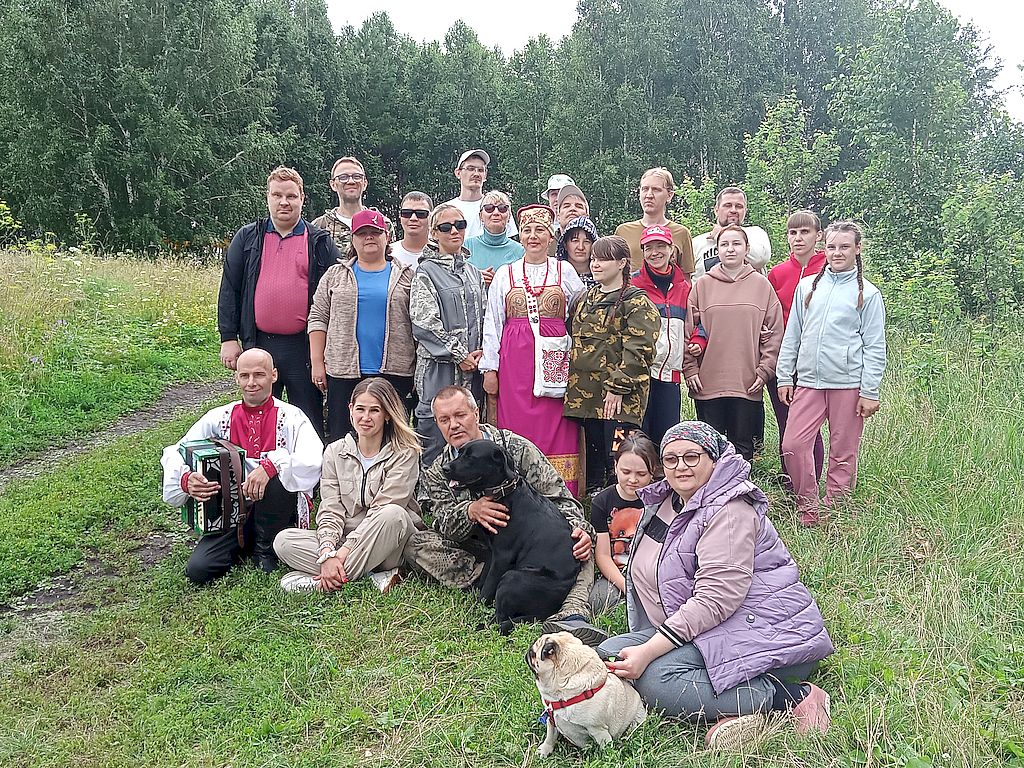 Участники слёта и представители Центра традиционной культуры "Русский уклад"