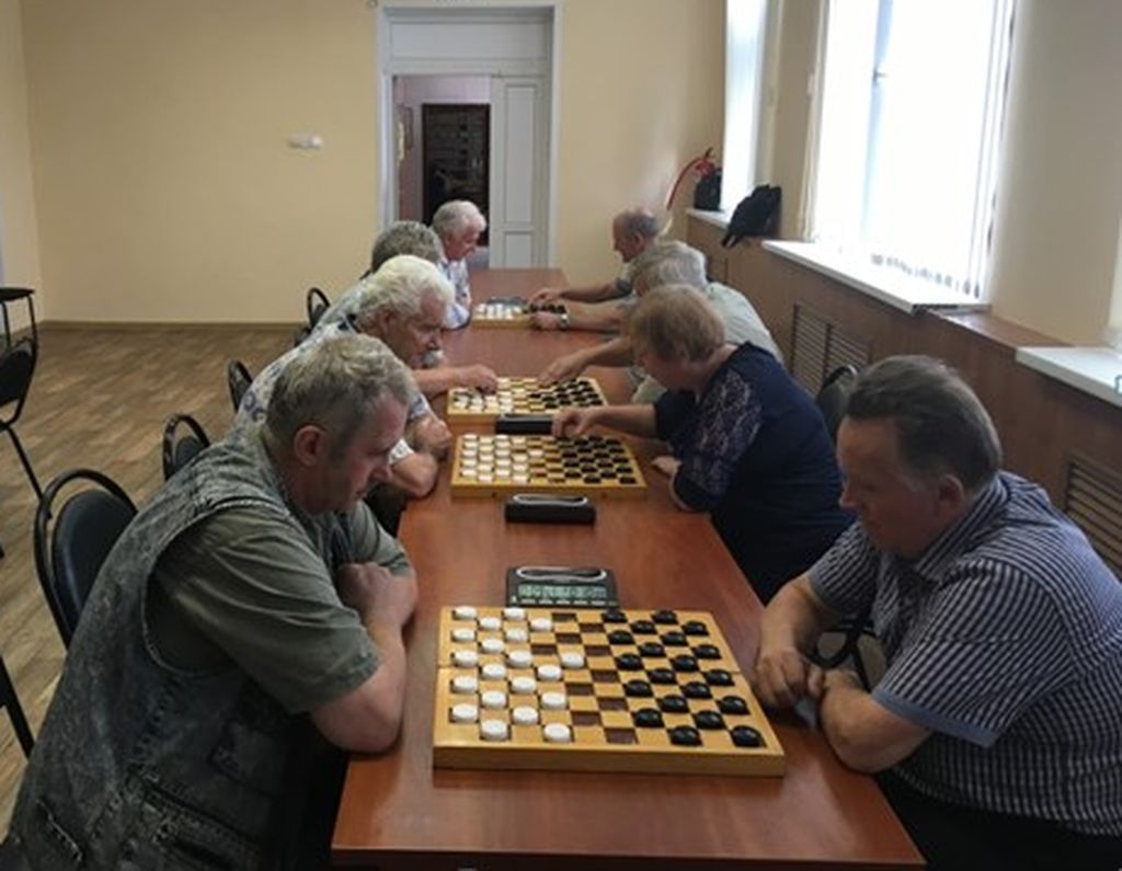 Поле стоклеточное шашки