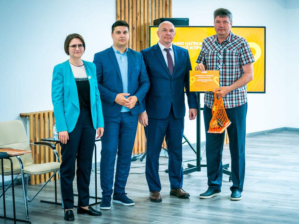 Команда проекта "Матрица" с дипломом победителя в категории "НКО"