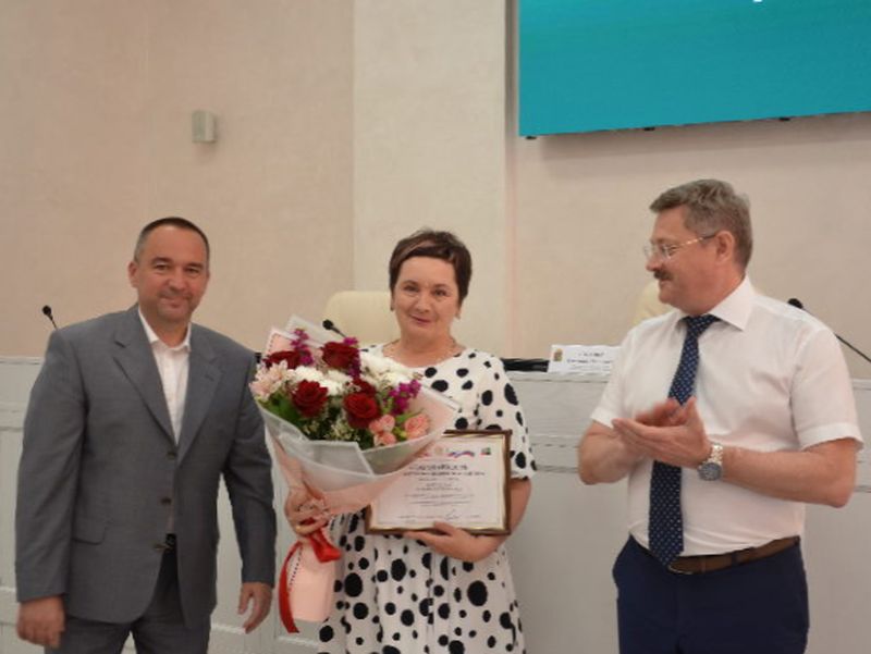 Торжественная церемония вручения Благодарности председателя Белгородской областной Думы генеральному директору предприятия Всероссийского общества слепых ООО «Учебно-производственное предприятие «Оскольское» Т. В. Любимовой