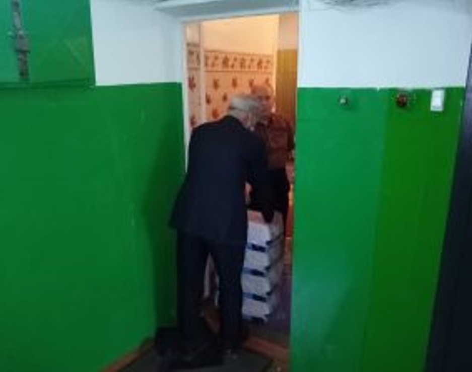 С. М. Дубовик посещает ветерана ВОС И. П. Балахонова