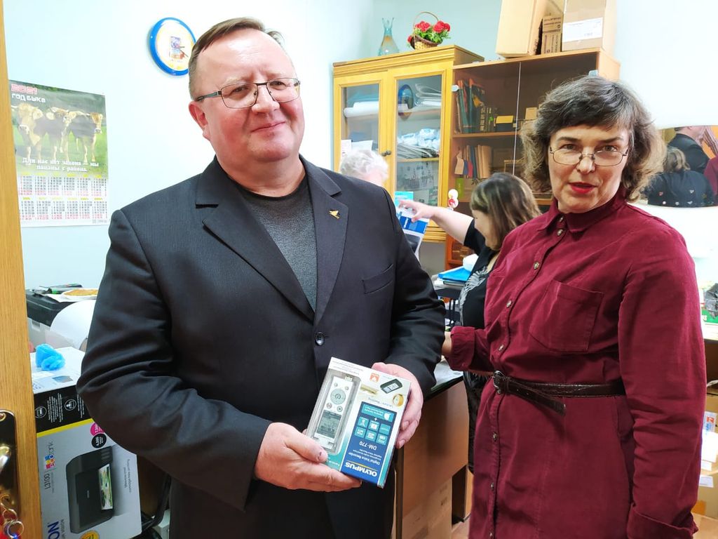 Вручение диктофонов представителям местных организаций ВОС Челябинской области