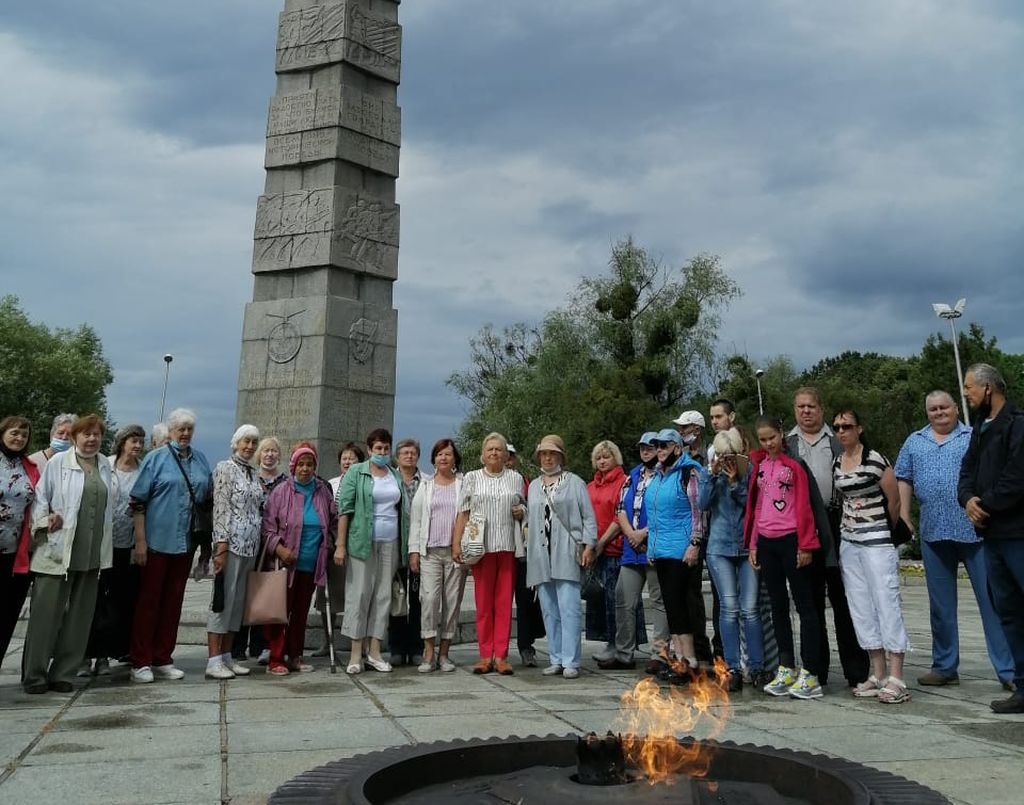 Возле вечного огня