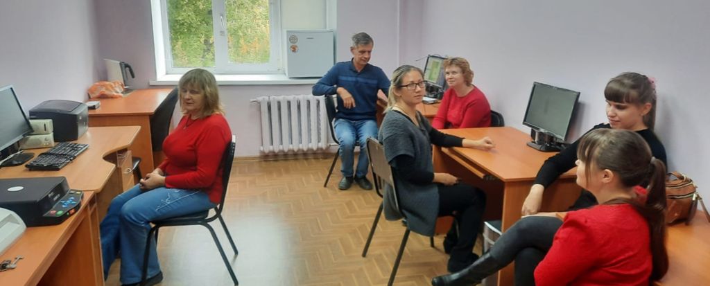 Активисты Омской РО ВОС в ходе тренинга по мотивации