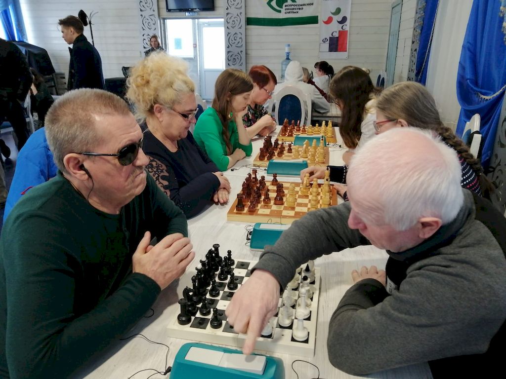 Незрячие гроссмейстеры за шахматной доской