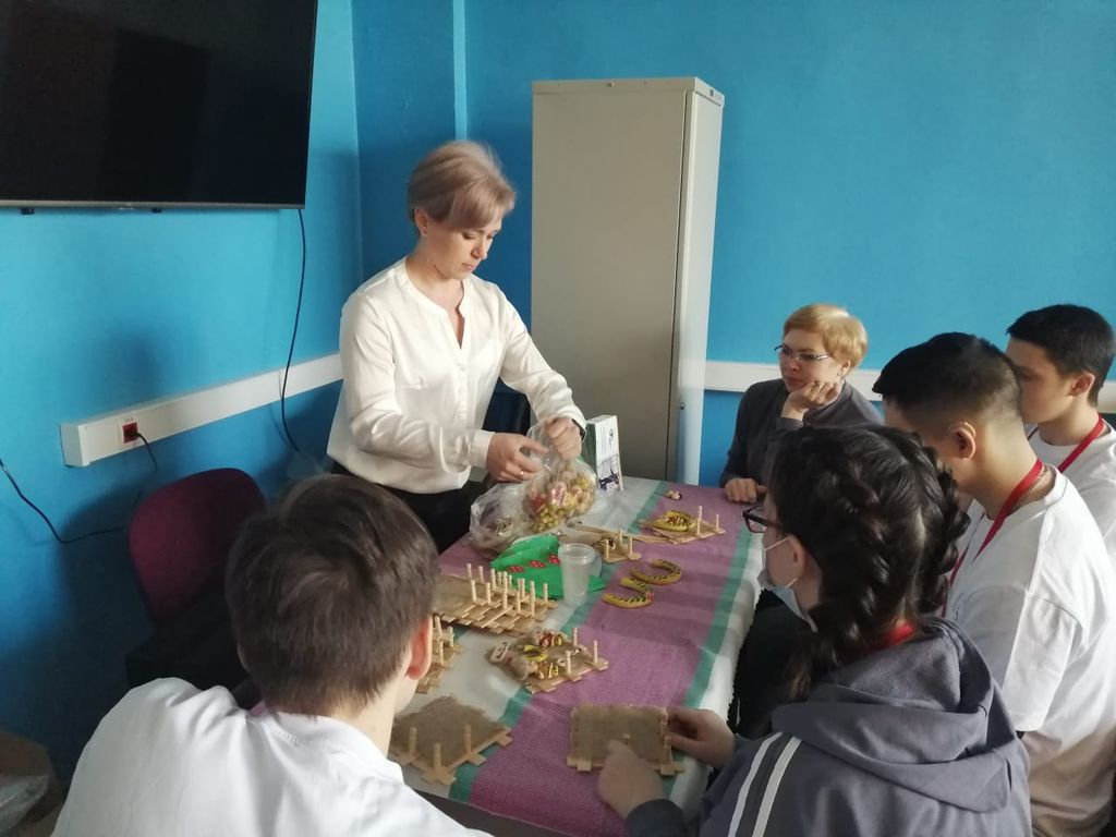 Мастер-класс по изготовлению сувенира-ключницы в технике тестопластики