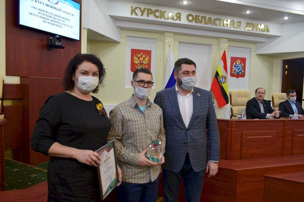 Представители предприятия ВОС ООО "Тизкур" на вручении диплома победителя