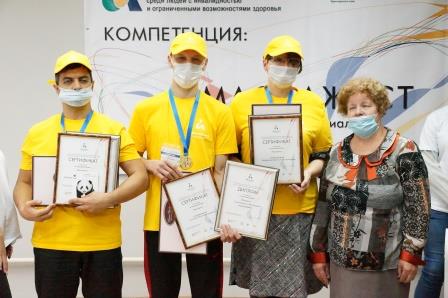 Вручение наград и дипломов победителям чемпионата - членам Красноярской РО ВОС
