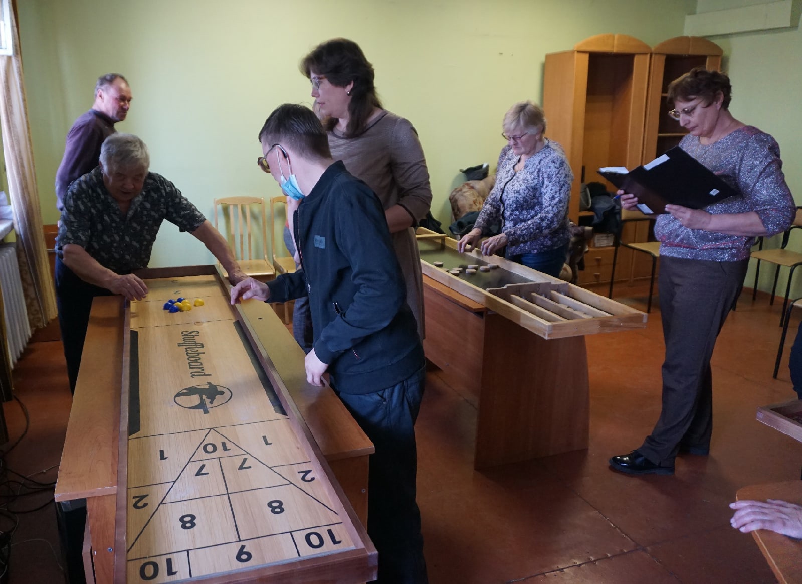 Инвалиды по зрению Забайкальской РО ВОС играют в различные настольные игры