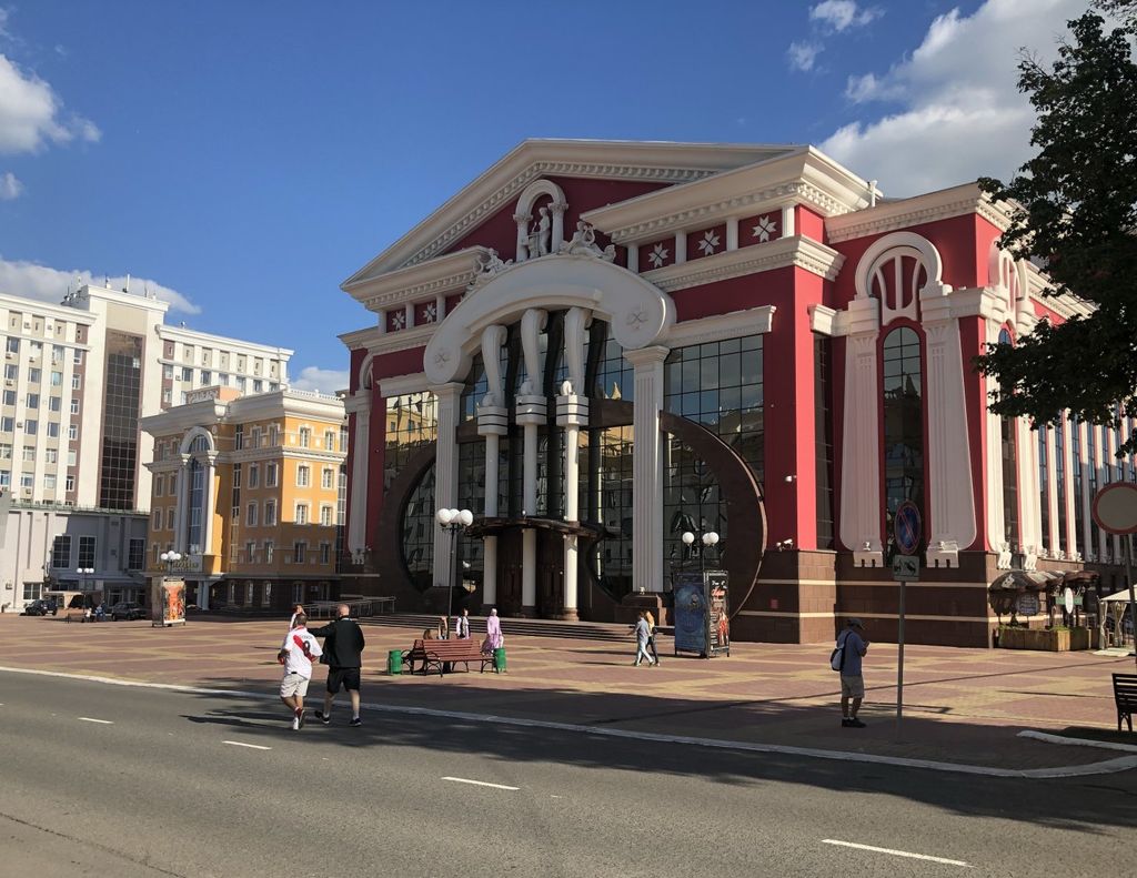 Площадь перед ГБУК «Государственный музыкальный театр им. М. И. Яушева»