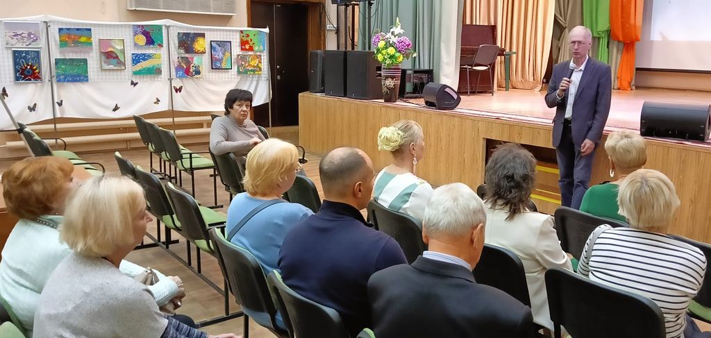 Встреча вице-президента ВОС А. И. Коняева с руководителями творческих коллективов Челябинского реабилитационного центра.