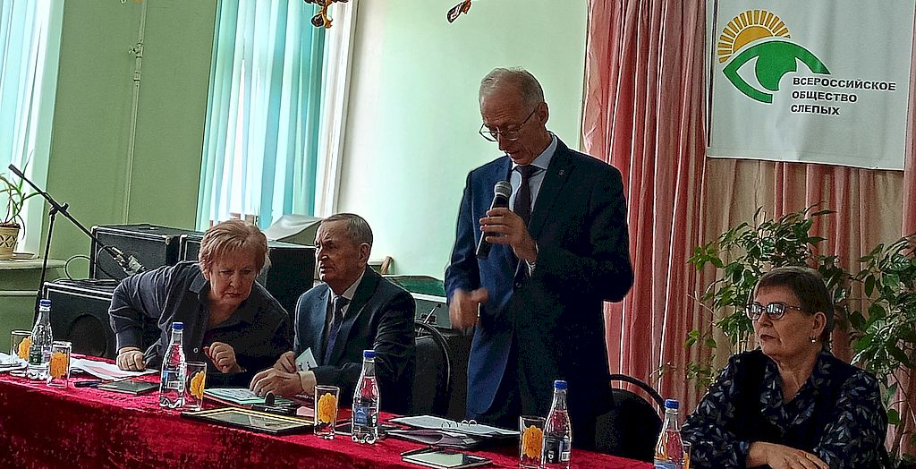 Выступает Александр Коняев