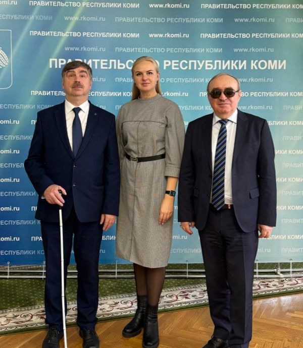 В. В. Сипкин, А. Б. Колосов и Е. Г. Грибкова. Совместное фото по итогам встречи.