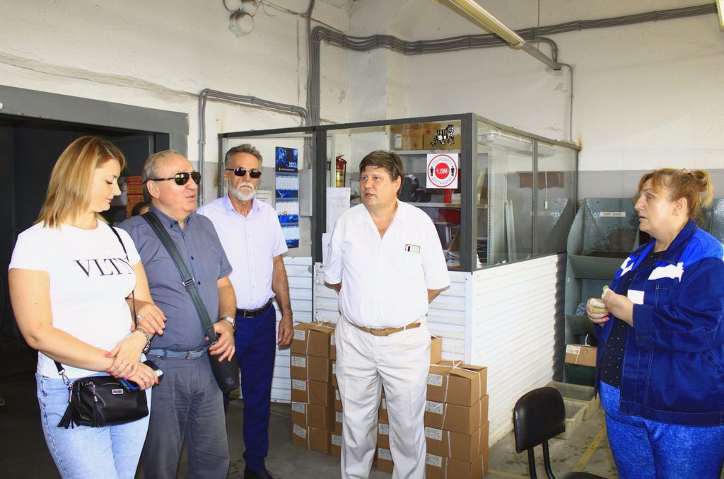 Президент ВОС осматривает производство предприятия ВОС ООО "ЛПО "Электроаппарат"