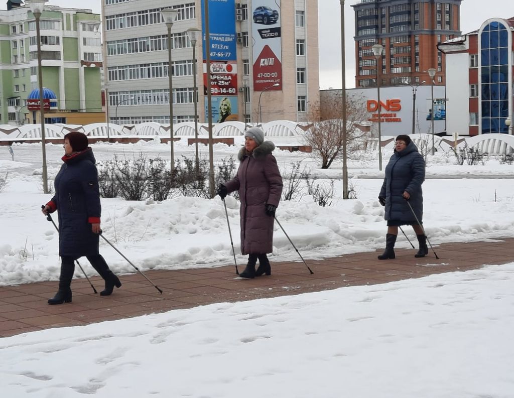 Активисты Мордовской РО ВОС занимаются скандинавской ходьбой