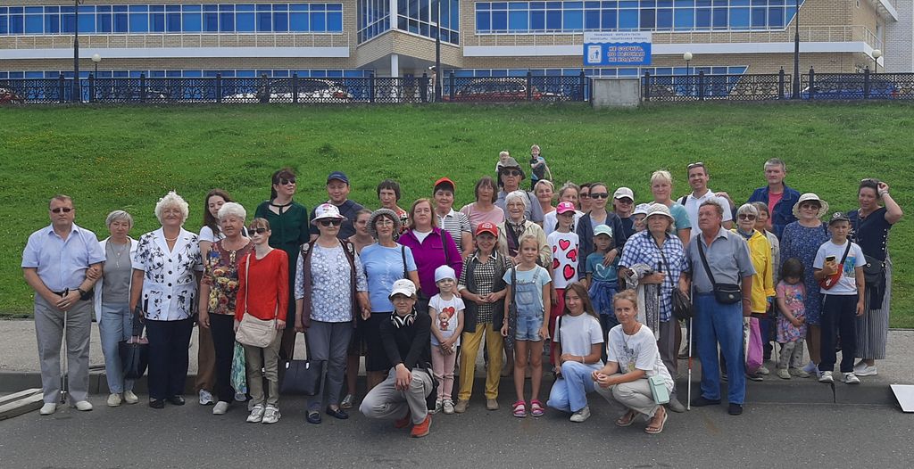 Общее фото группы активистов Чувашской РО ВОС в порту перед посадкой на теплоход