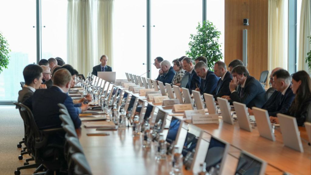 Заместитель Председателя Правительства – Министр промышленности и торговли РФ Денис Мантуров проводит заседание Совета по присуждению премий Правительства России в области качества