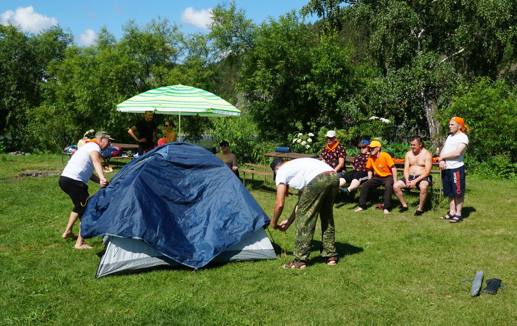 Конкурс по установлению туристической палатки на время