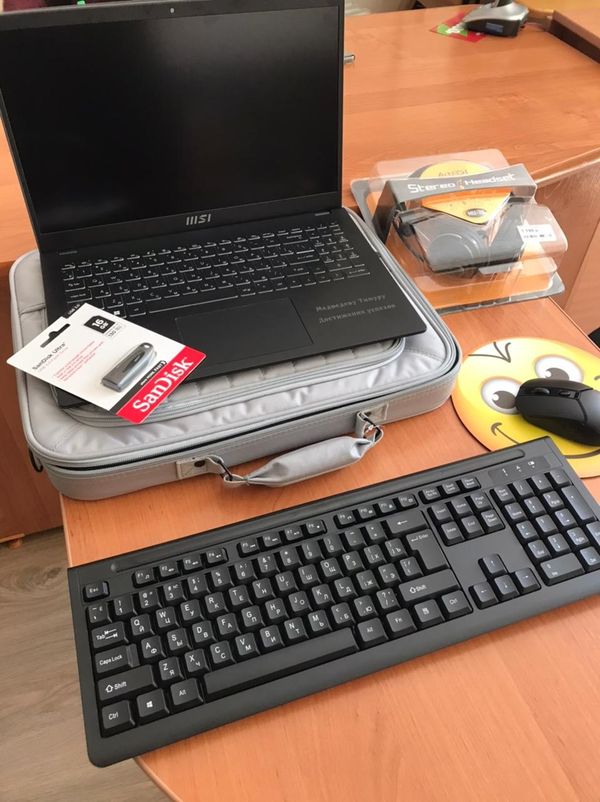 Подарочный ноутбук и комплект необходимого оборудования