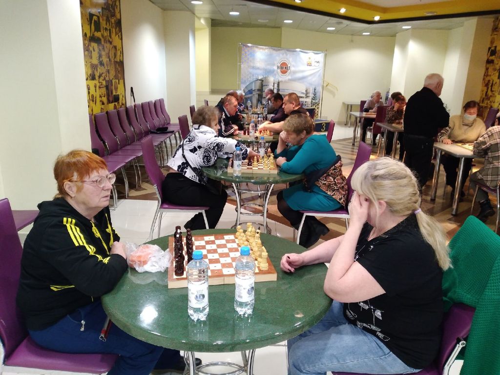 Шахматная партия среди женщин