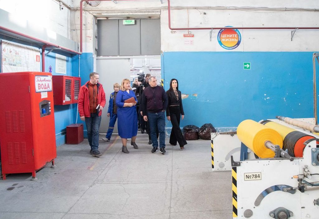 Председатель Государственного Совета Республики Крым Владимир Константинов знакомится с производством предприятия ВОС