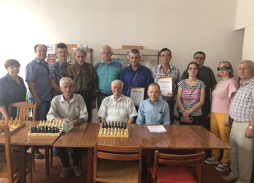 Общее фото участников шахматно-шашечного турнира