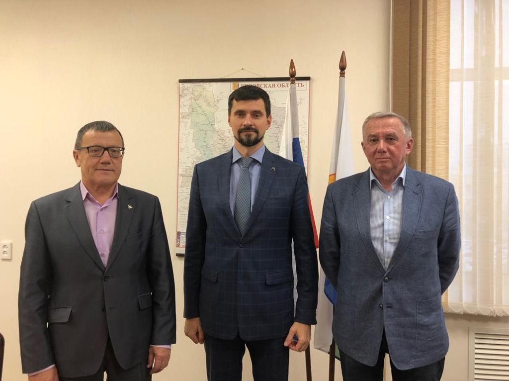 Представители Кировской РО ВОС и кировского предприятия ВОС ООО "КПП "Прожектор" на встрече с и.о. министра промышленности, предпринимательства и торговли Кировской области