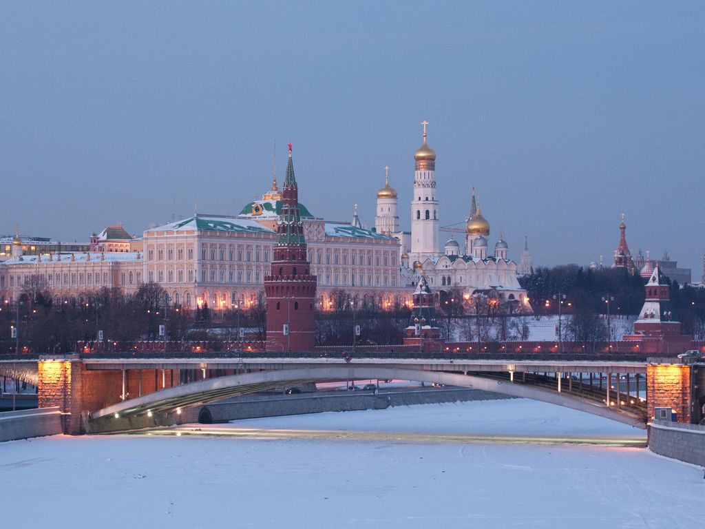 Кремль. Вид с набережной зимой.