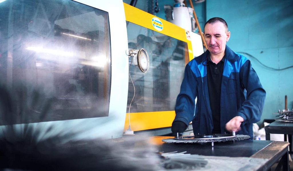 Работники - члены ВОС в цехах предприятия