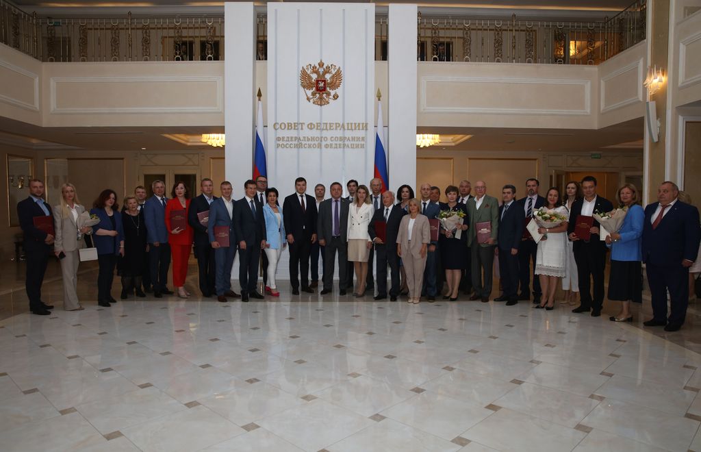 Общее фото представителей предприятий-дипломантов премии