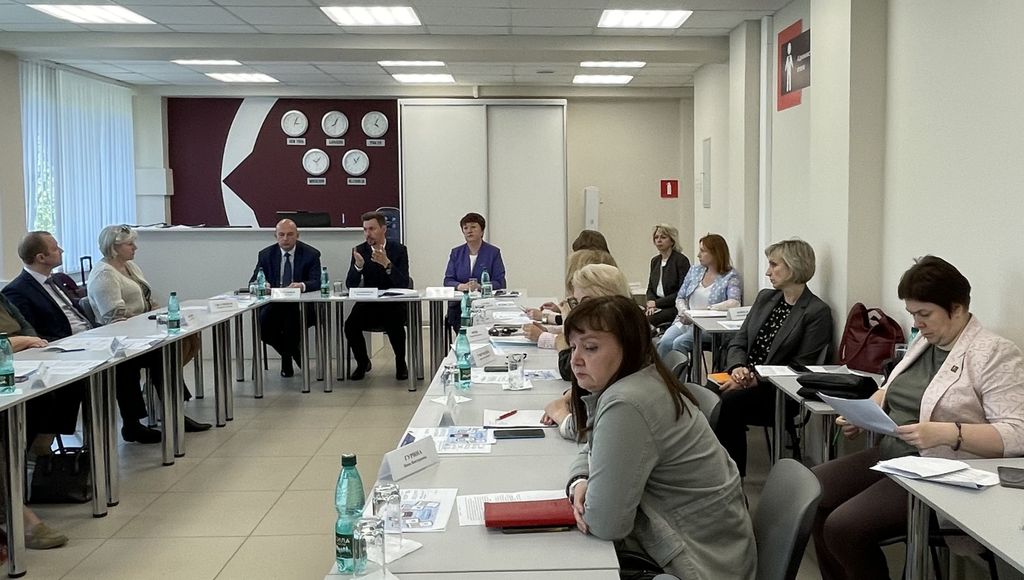 Председатель Ульяновской РО ВОС О. М. Орисенко в ходе работы тематической площадки «Работа для каждого – индивидуальный подход»