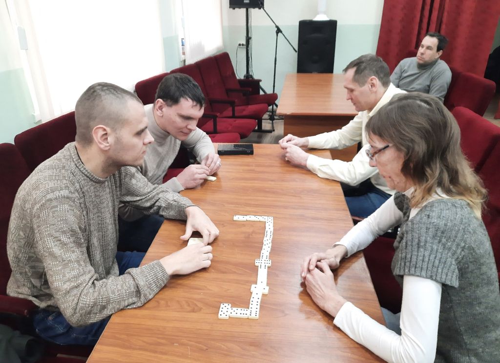 Активисты Курской РО ВОС играют в домино