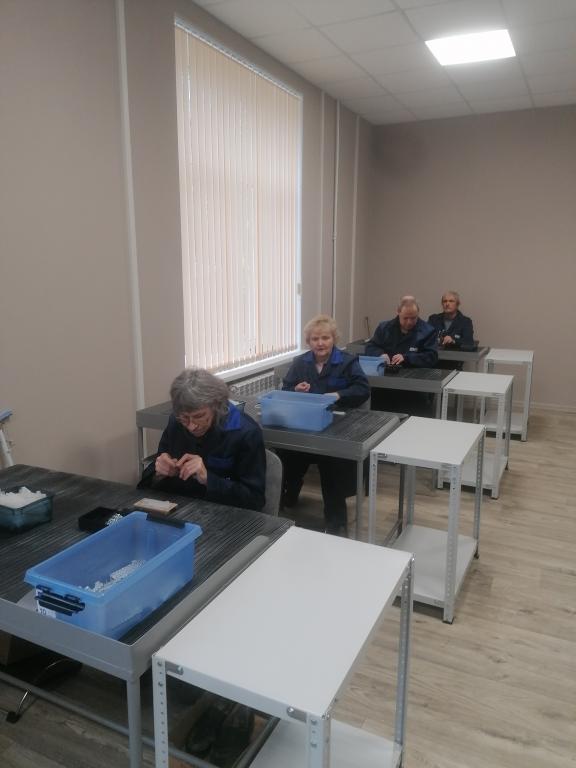 Инвалиды по зрению в новых производственных цехах предприятия ВОС