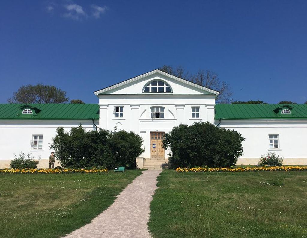 Главное здание музея-усадьбы Л. Н. Толстого "Ясная Поляна"