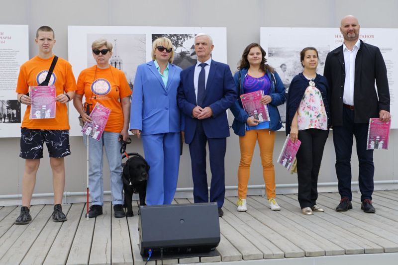 Председатель Татарской РО ВОС В. А. Федорин открывает фестиваль "Шаг за шагом - два сердца рядом"